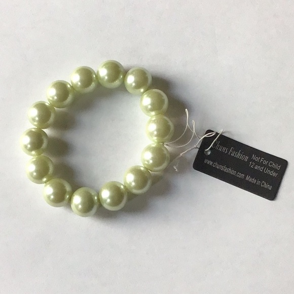 Boutique Jewelry - Elegant Light Green Beaded Stretch Bracelet - NWT